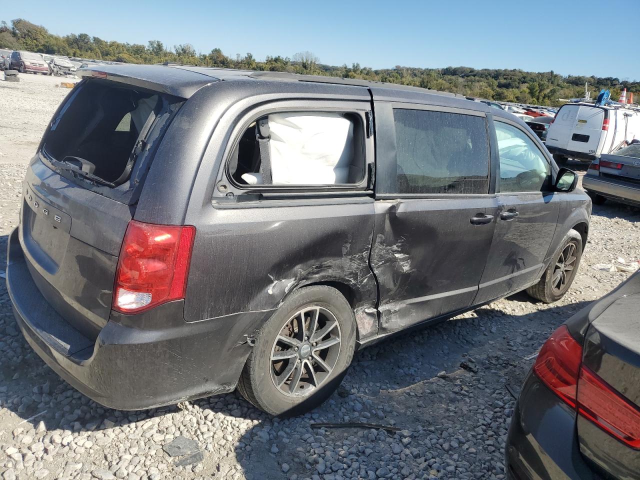 2018 Dodge Caravan VIN 2C4RDGCG6JR170643 Copart auction photo, rollover damage thumbnail 3