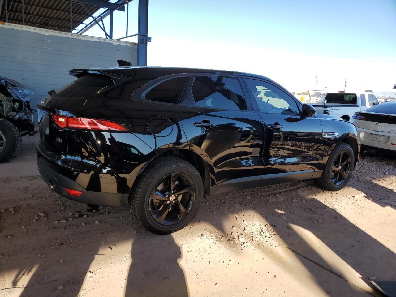 2017 Jaguar F-Pace VIN SADCJ2BV4HA899499 Copart auction photo, minor dent/scratches damage thumbnail 3