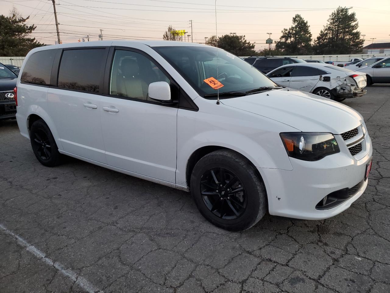 2019 Dodge Caravan VIN 2C4RDGEG3KR670919 Copart auction photo, side / front end damage thumbnail 4