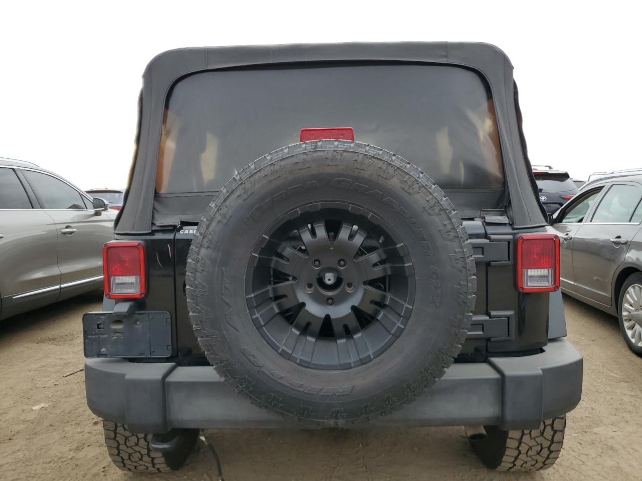 2016 Jeep Wrangler VIN 1C4BJWDG6GL167164 Copart auction photo, minor dent/scratches damage thumbnail 6