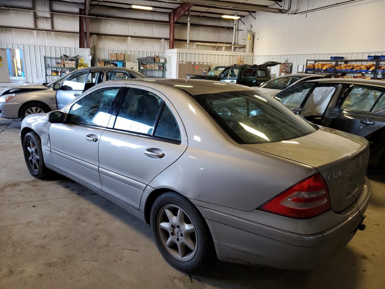 2004 Mercedes-Benz C-klasse VIN WDBRF64J24F547073 Copart auction photo, front end / side damage thumbnail 2