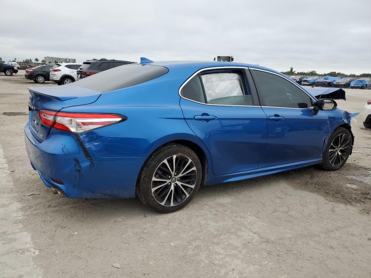 2020 Toyota Camry VIN 4T1G11AKXLU343599 Copart auction photo, front end / all over damage thumbnail 3