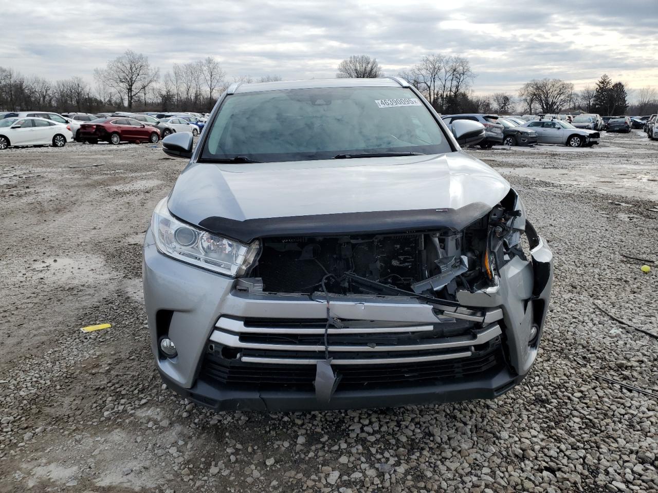 2017 Toyota Highlander VIN 5TDJZRFH3HS521587 Copart auction photo, front end damage thumbnail 5