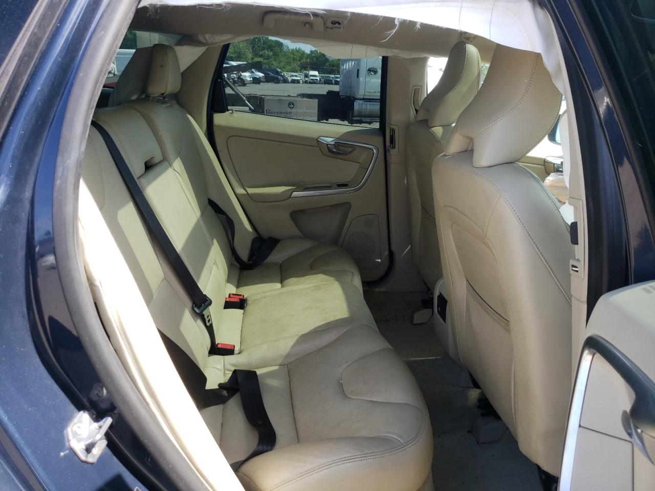 2015 Volvo XC60 VIN YV4612RKXF2668776 Copart auction photo, front end / rear end damage thumbnail 6