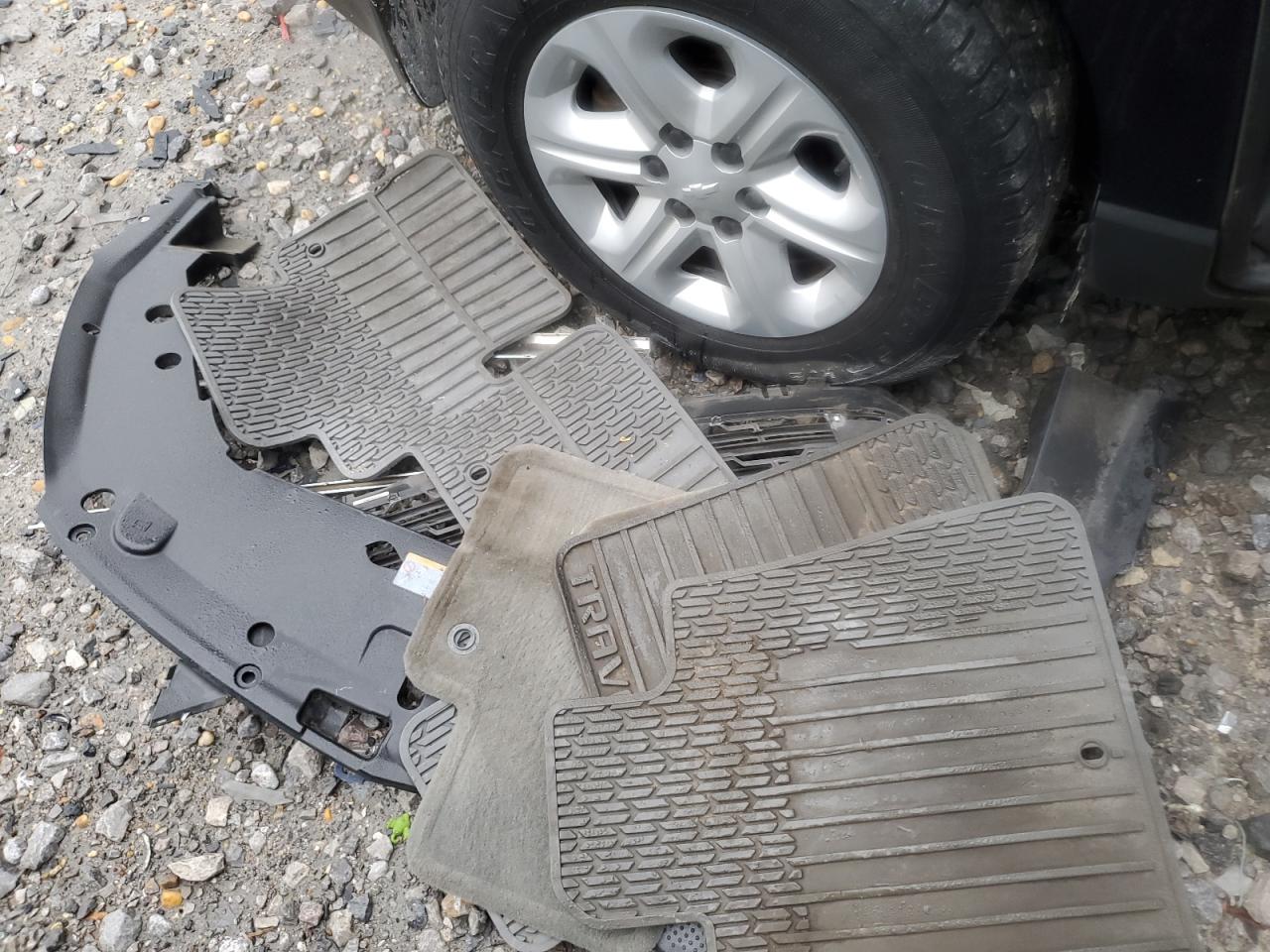 2017 Chevrolet Traverse VIN 1GNKRFKD0HJ304167 Copart auction photo, all over damage thumbnail 13