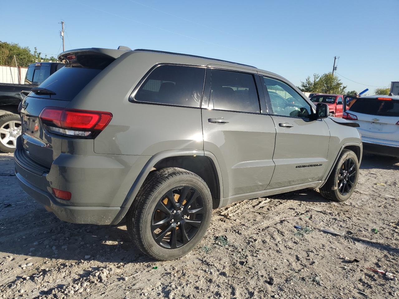 2020 Jeep Grand Cherokee VIN 1C4RJFAG4LC423718 Copart auction photo, front end / minor dent/scratches damage thumbnail 3