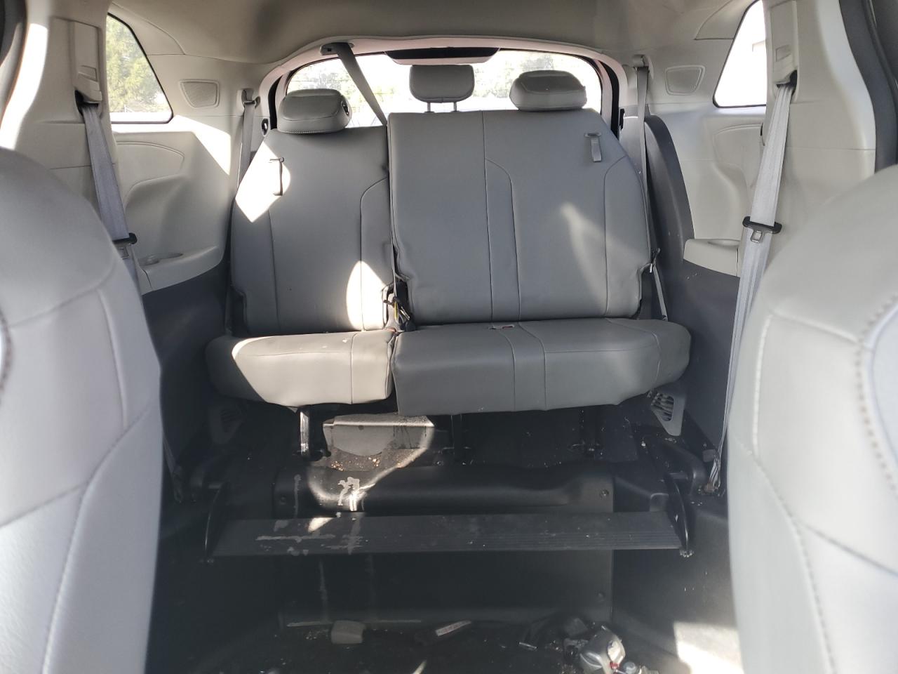 2021 Toyota Sienna VIN 5TDJRKEC5MS059363 Copart auction photo, front end damage thumbnail 10