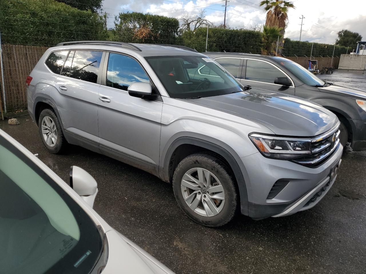 2021 Volkswagen Atlas VIN 1V2GP2CA0MC563224 Copart auction photo, all over damage thumbnail 4