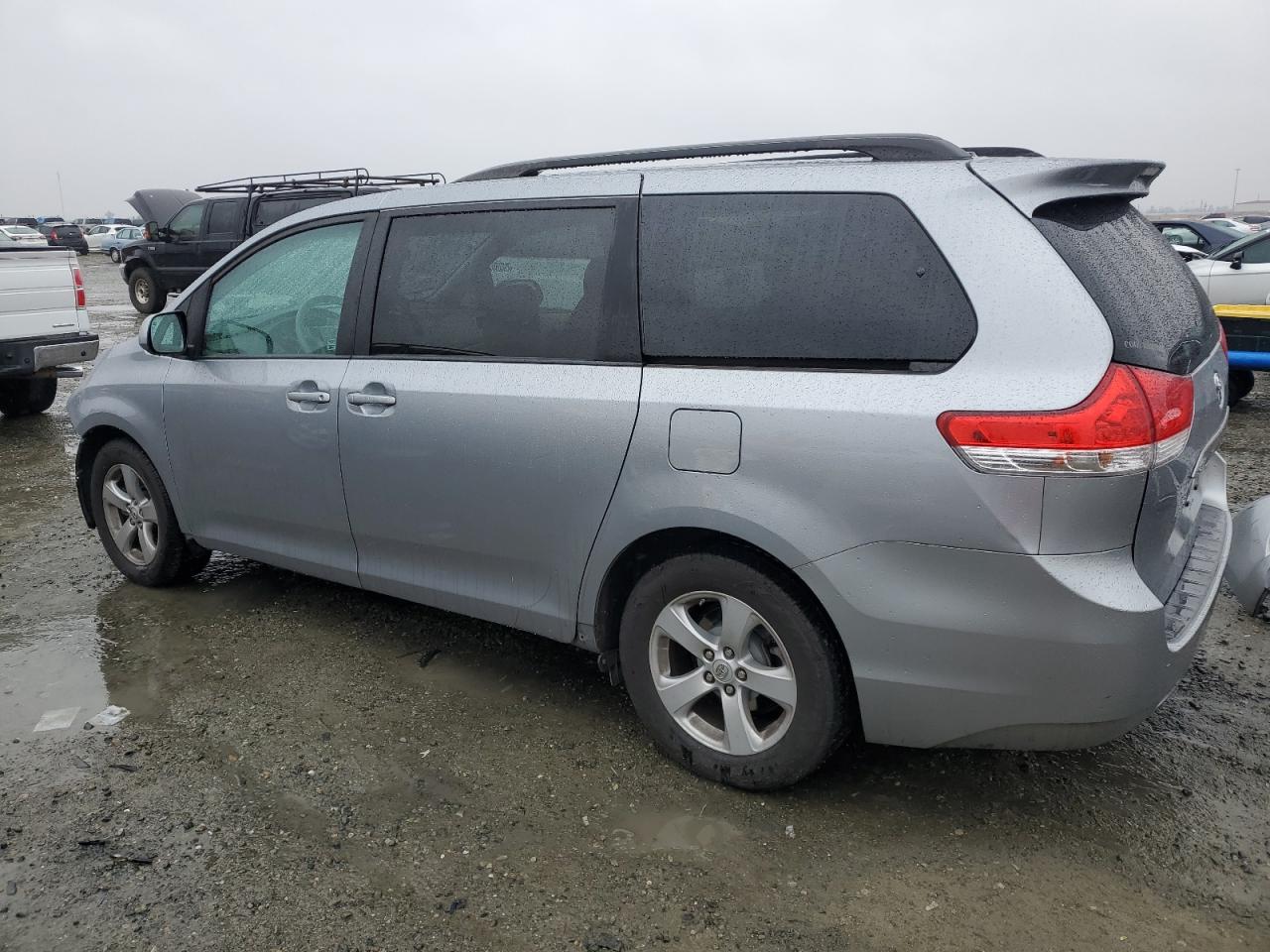 2011 Toyota Sienna VIN 5TDKK3DCXBS125578 Copart auction photo, front end damage thumbnail 2