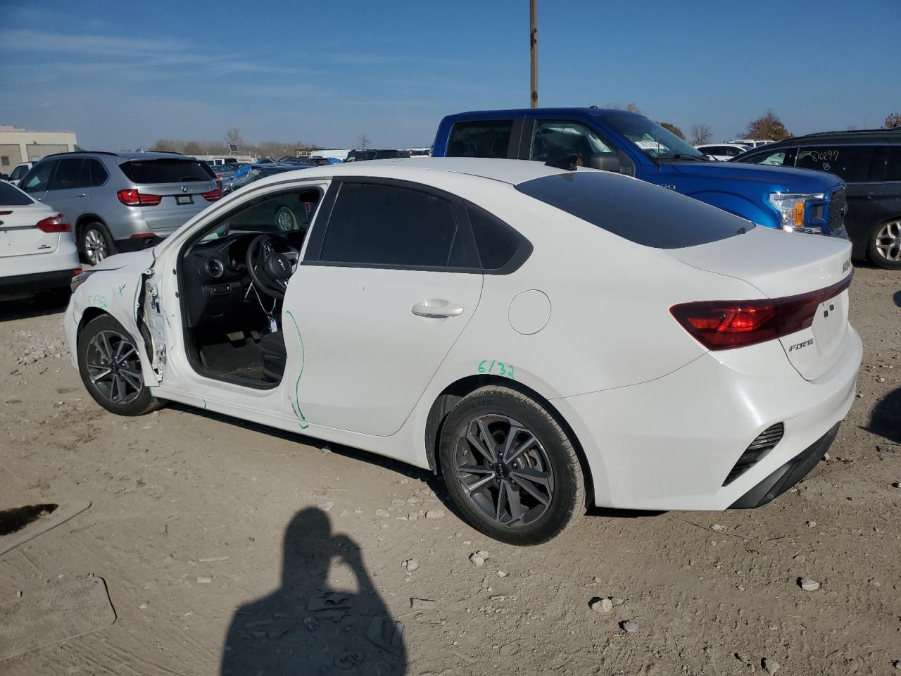 2022 KIA Forte VIN 3KPF24AD0NE502924 Copart auction photo, side / front end damage thumbnail 2