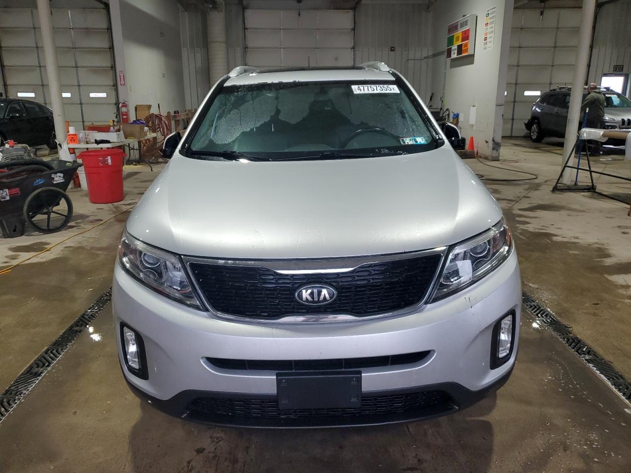 2015 KIA Sorento VIN 5XYKTCA66FG633321 Copart auction photo, vandalism / side damage thumbnail 5