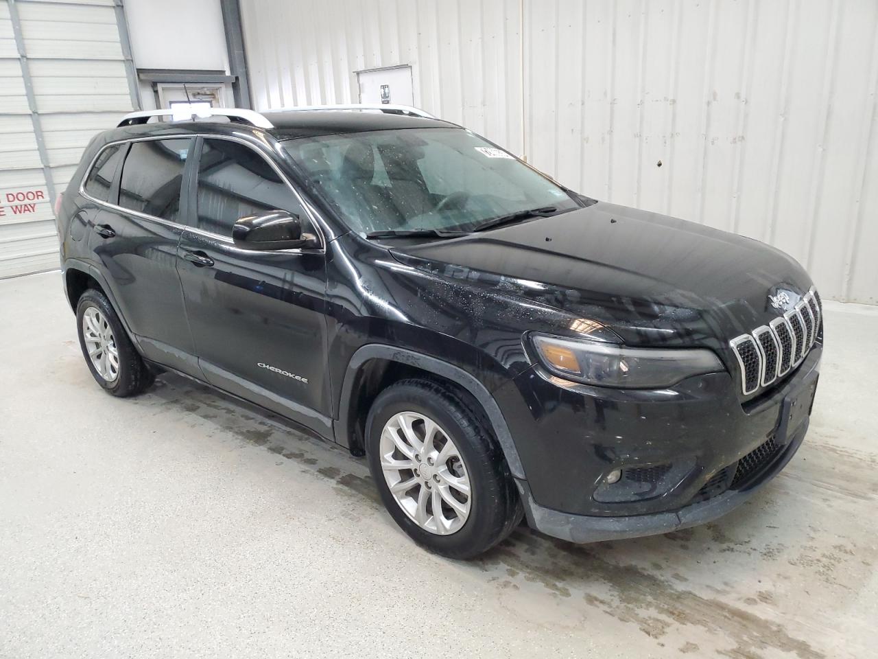 2019 Jeep Grand Cherokee VIN 1C4PJLCB1KD325486 Copart auction photo, minor dent/scratches / normal wear damage thumbnail 4