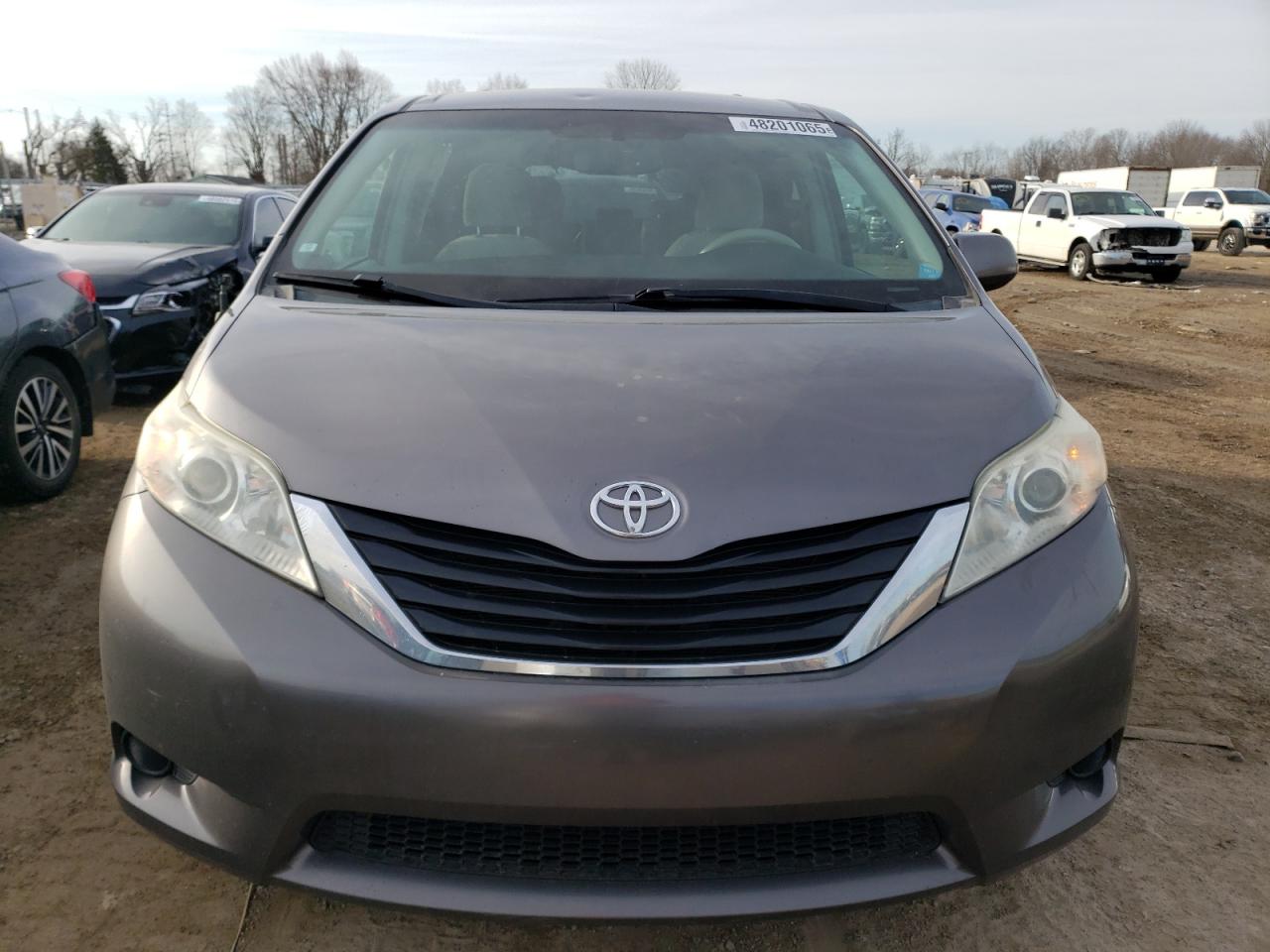 2011 Toyota Sienna VIN 5TDKK3DC4BS097356 Copart auction photo, side damage thumbnail 5