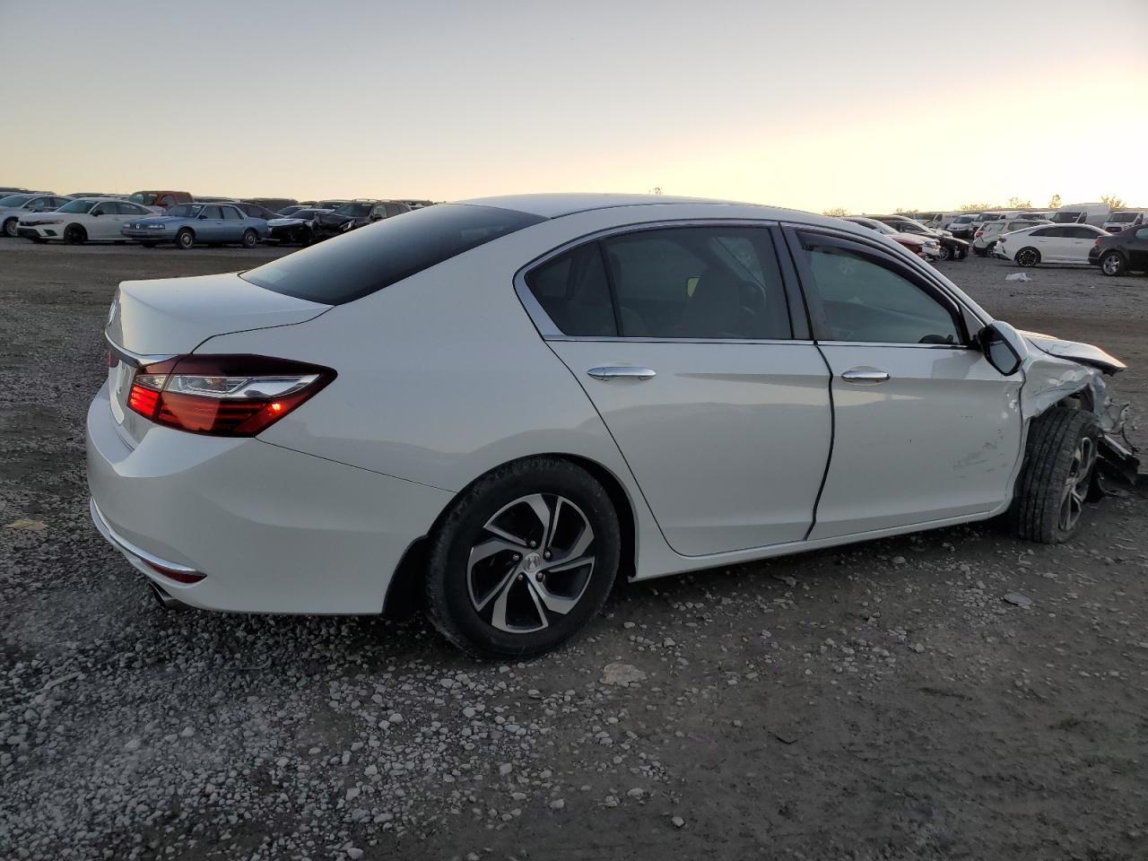 2016 Honda Accord VIN 1HGCR2F33GA088564 Copart auction photo, front end / minor dent/scratches damage thumbnail 3