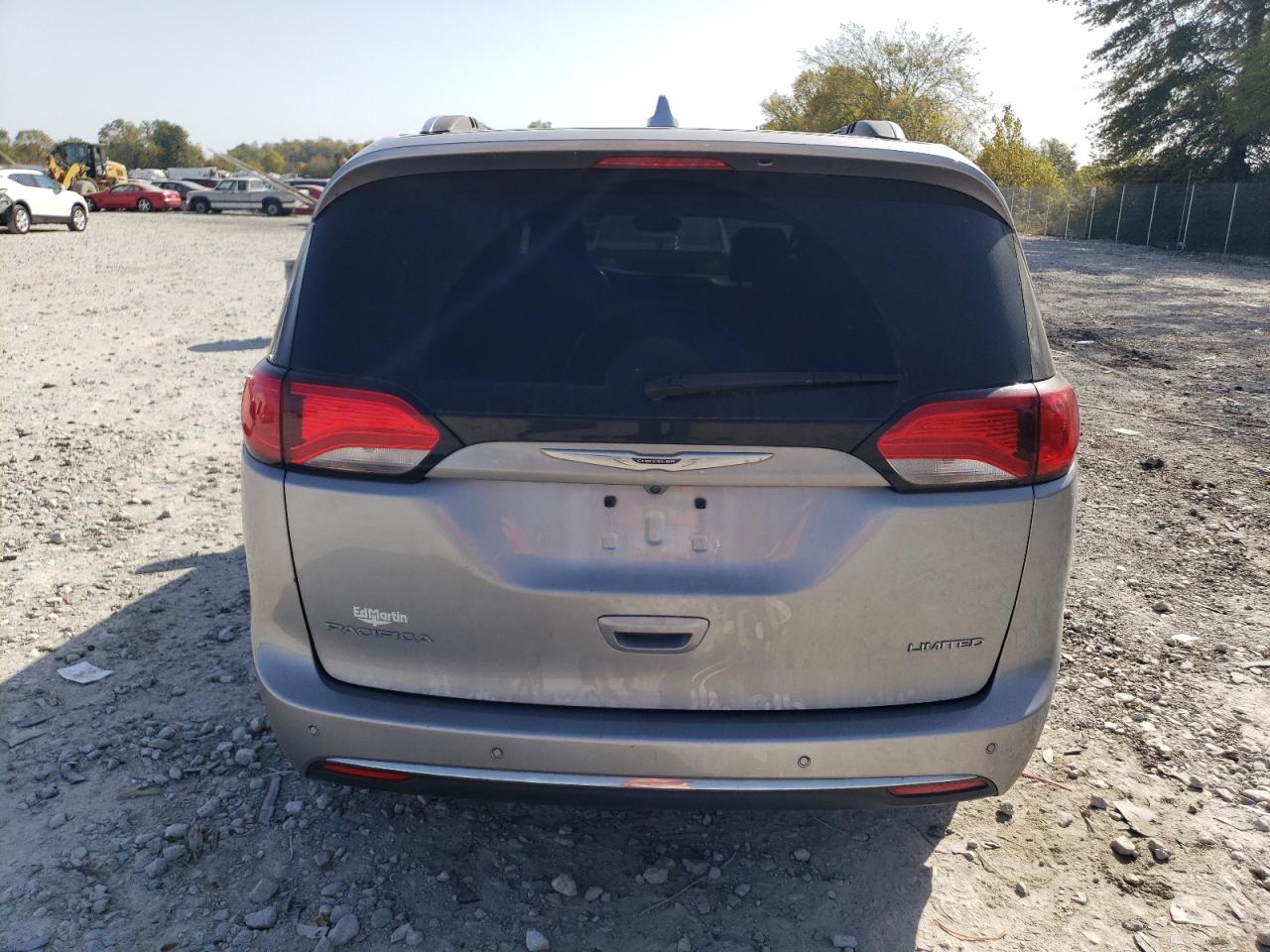 2020 Chrysler Pacifica VIN 2C4RC1GG1LR272672 Copart auction photo, side / minor dent/scratches damage thumbnail 6