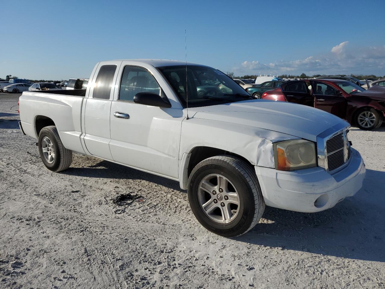 2007 Dodge Dakota VIN 1D7HE42K07S271302 Copart auction photo, front end damage thumbnail 4