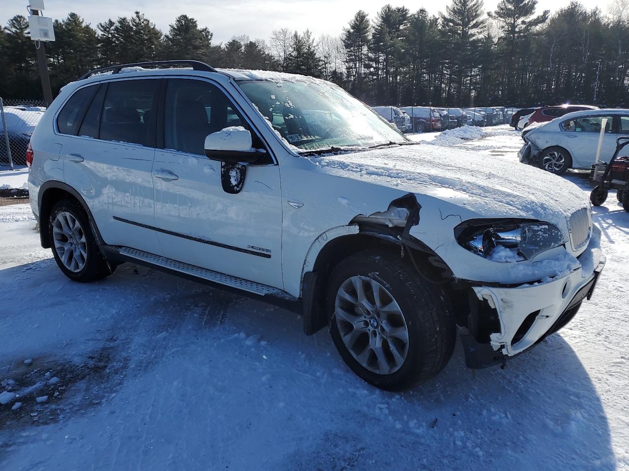 2013 BMW X5 VIN 5UXZV4C57D0E10230 Copart auction photo, front end / minor dent/scratches damage thumbnail 4