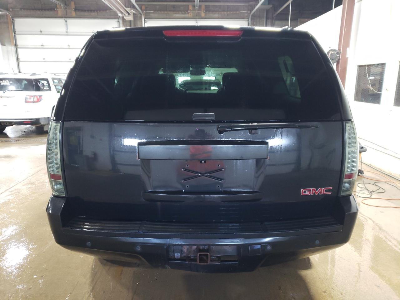 2010 GMC Yukon VIN 1GKUKKE39AR133545 Copart auction photo, minor dent/scratches damage thumbnail 6