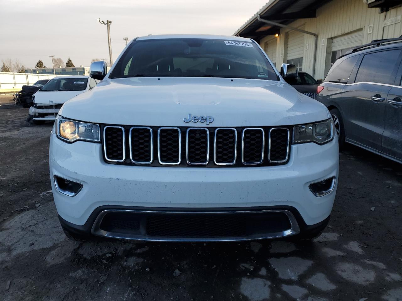 2018 Jeep Grand Cherokee VIN 1C4RJFBG8JC426200 Copart auction photo, minor dent/scratches damage thumbnail 5