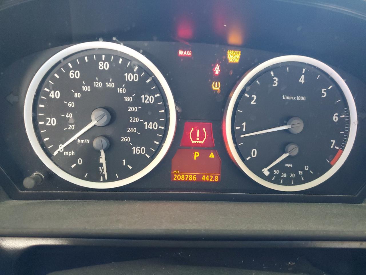 2007 BMW 5er VIN WBANE53517CW61800 Copart auction photo, undercarriage / minor dent/scratches damage thumbnail 9