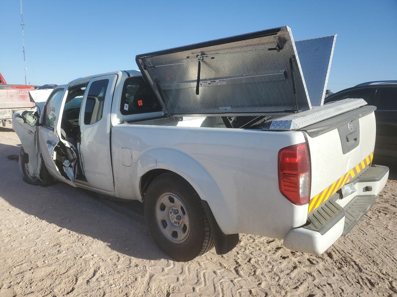 2020 Nissan Navara (Frontier) VIN 1N6ED0CE2LN723659 Copart auction photo, front end / side damage thumbnail 2