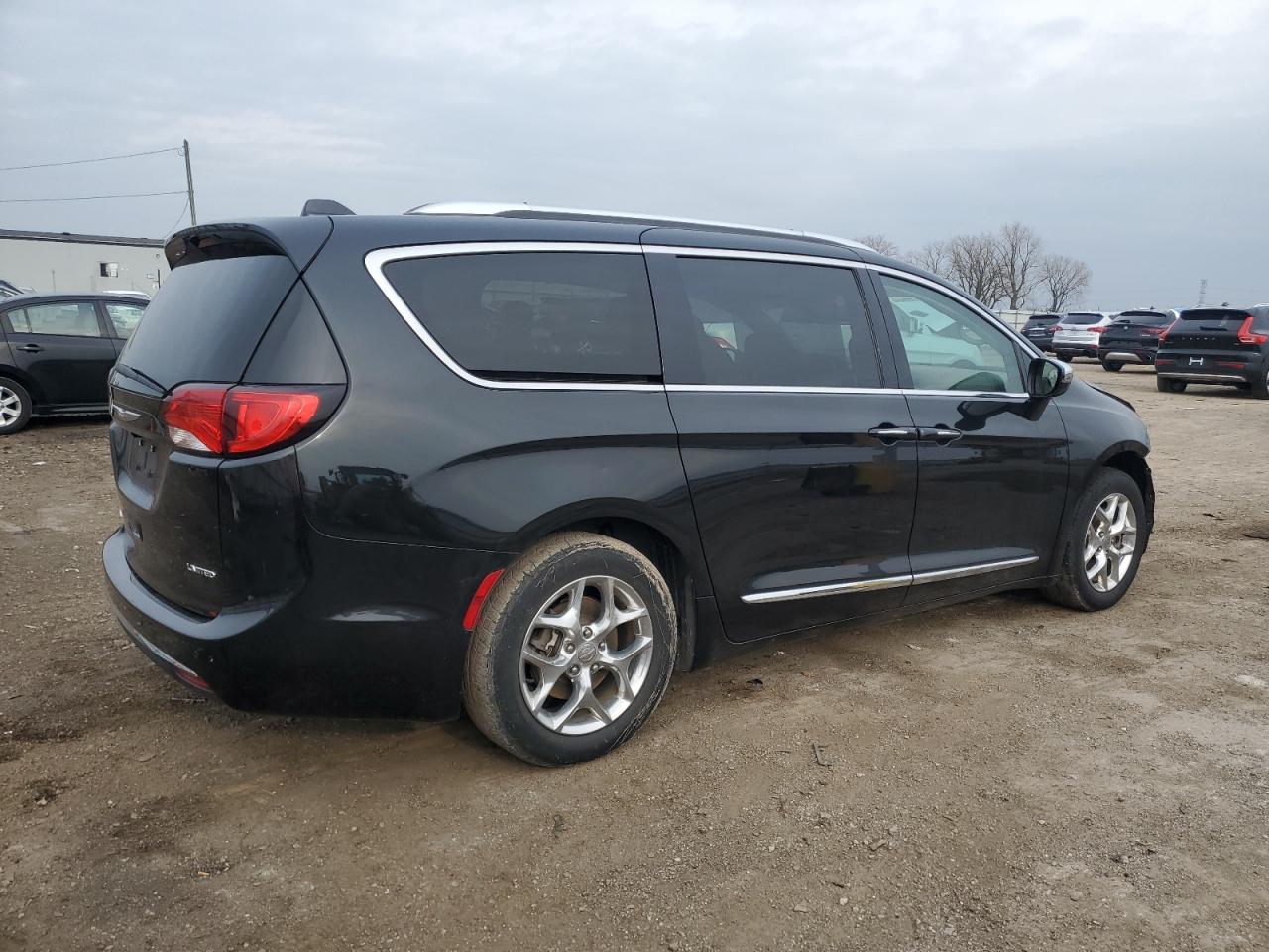 2017 Chrysler Pacifica VIN 2C4RC1GG8HR528605 Copart auction photo, front end damage thumbnail 3