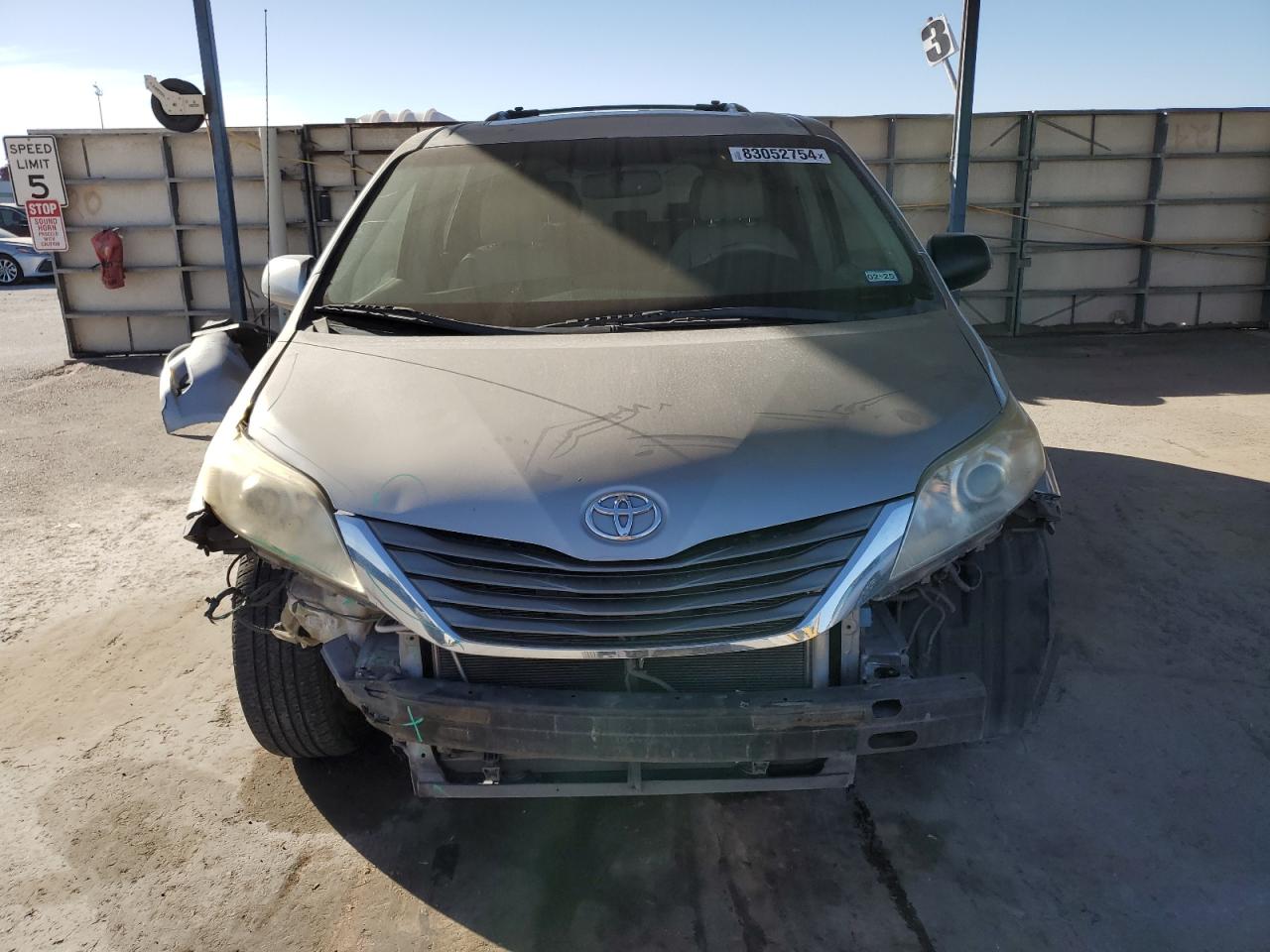 2011 Toyota Sienna VIN 5TDYK3DC8BS025019 Copart auction photo, front end damage thumbnail 5