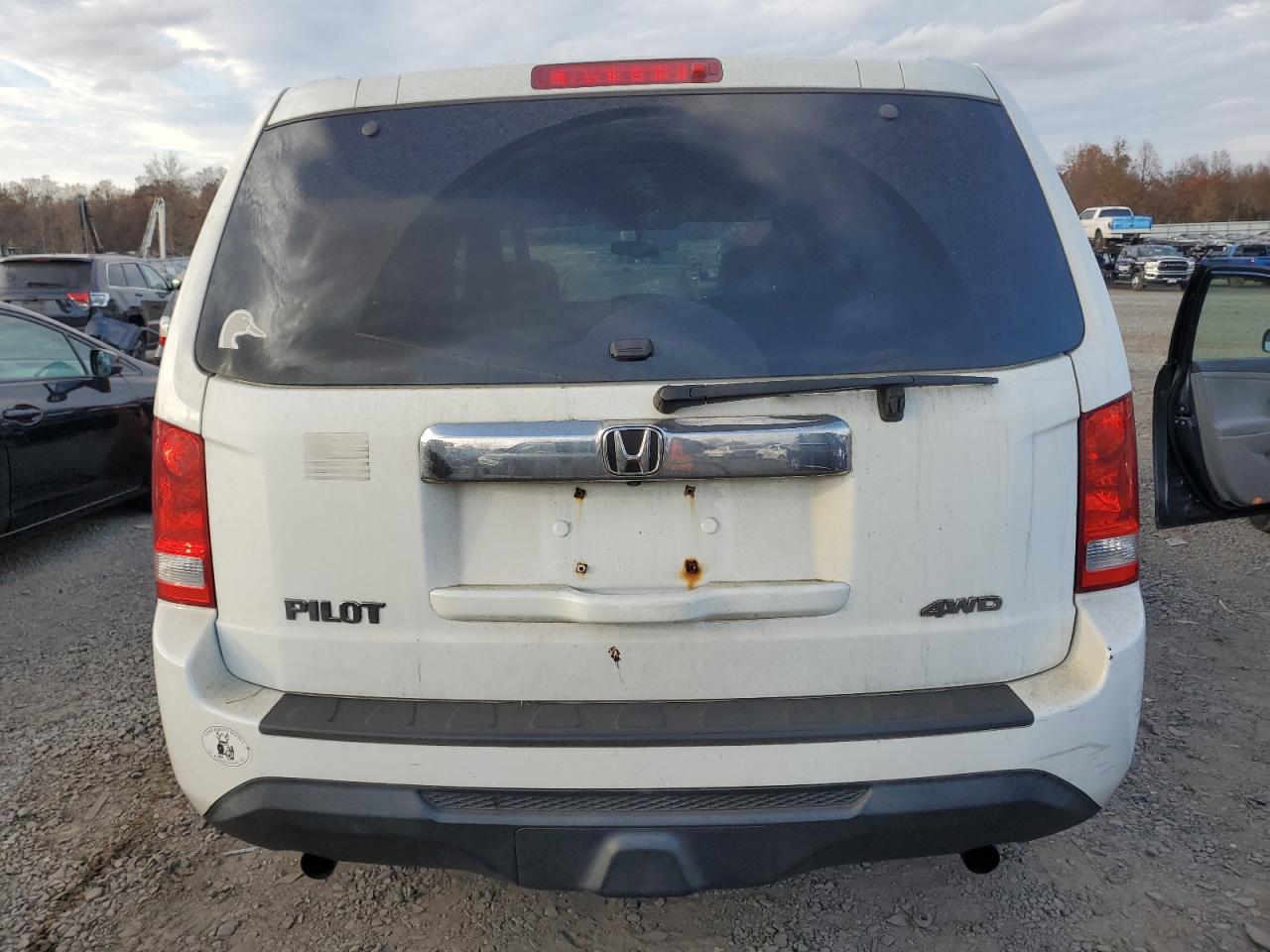 2015 Honda Pilot VIN 5FNYF4H28FB014494 Copart auction photo, normal wear damage thumbnail 6