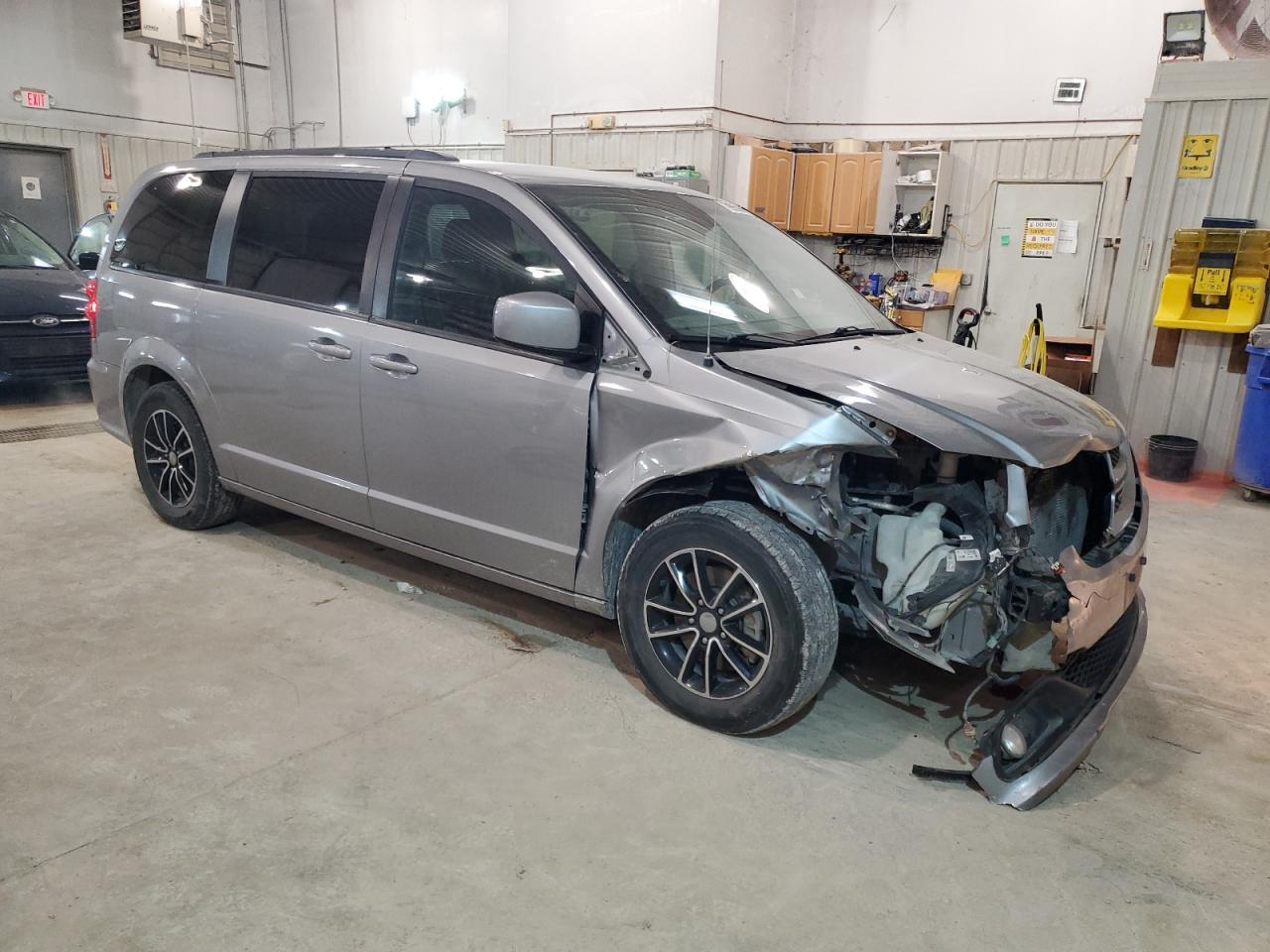 2018 Dodge Caravan VIN 2C4RDGEG9JR342600 Copart auction photo, front end / side damage thumbnail 4