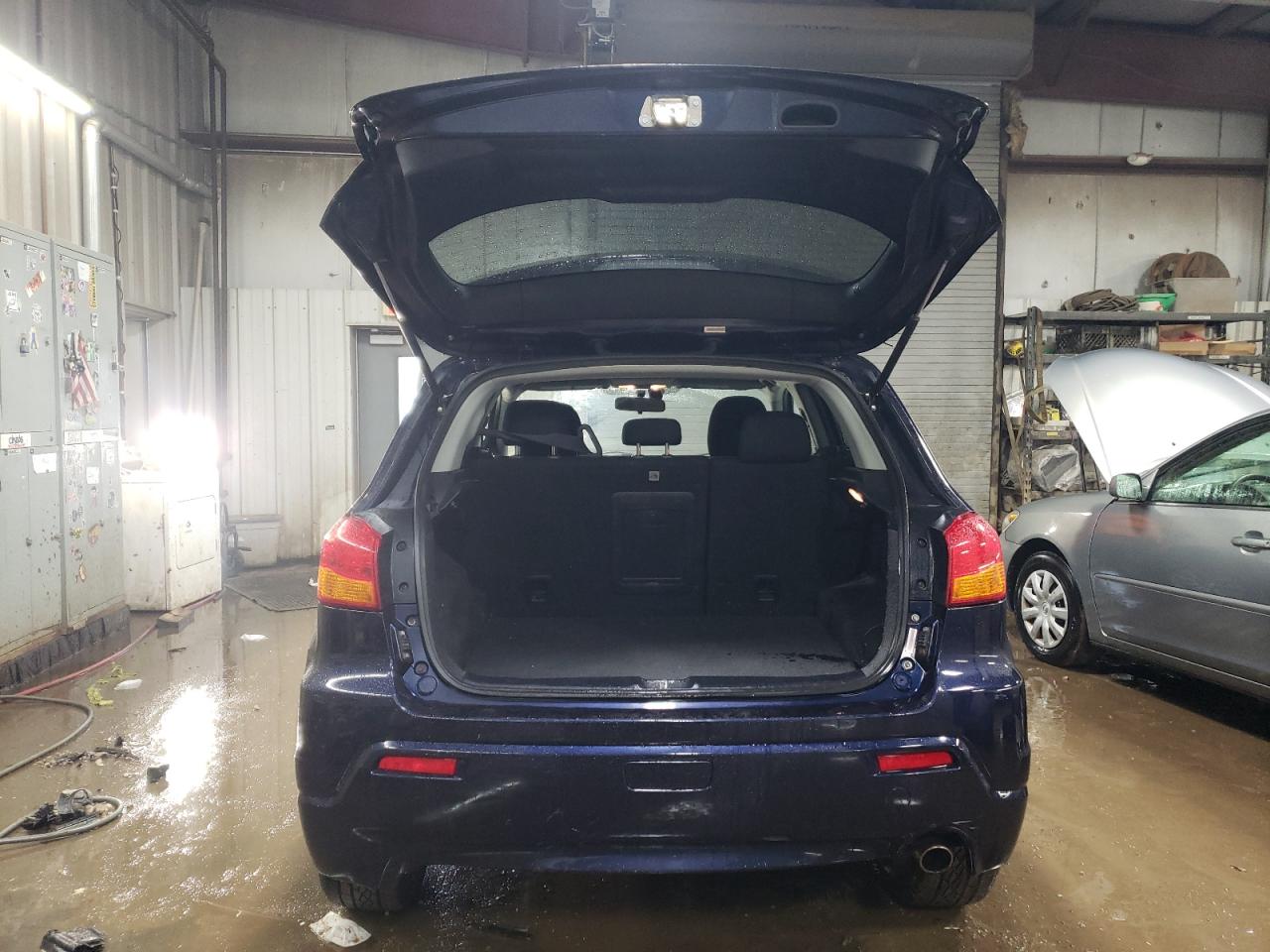 2011 Mitsubishi Outlander VIN JA4AP4AU9BZ023634 Copart auction photo, front end / minor dent/scratches damage thumbnail 6