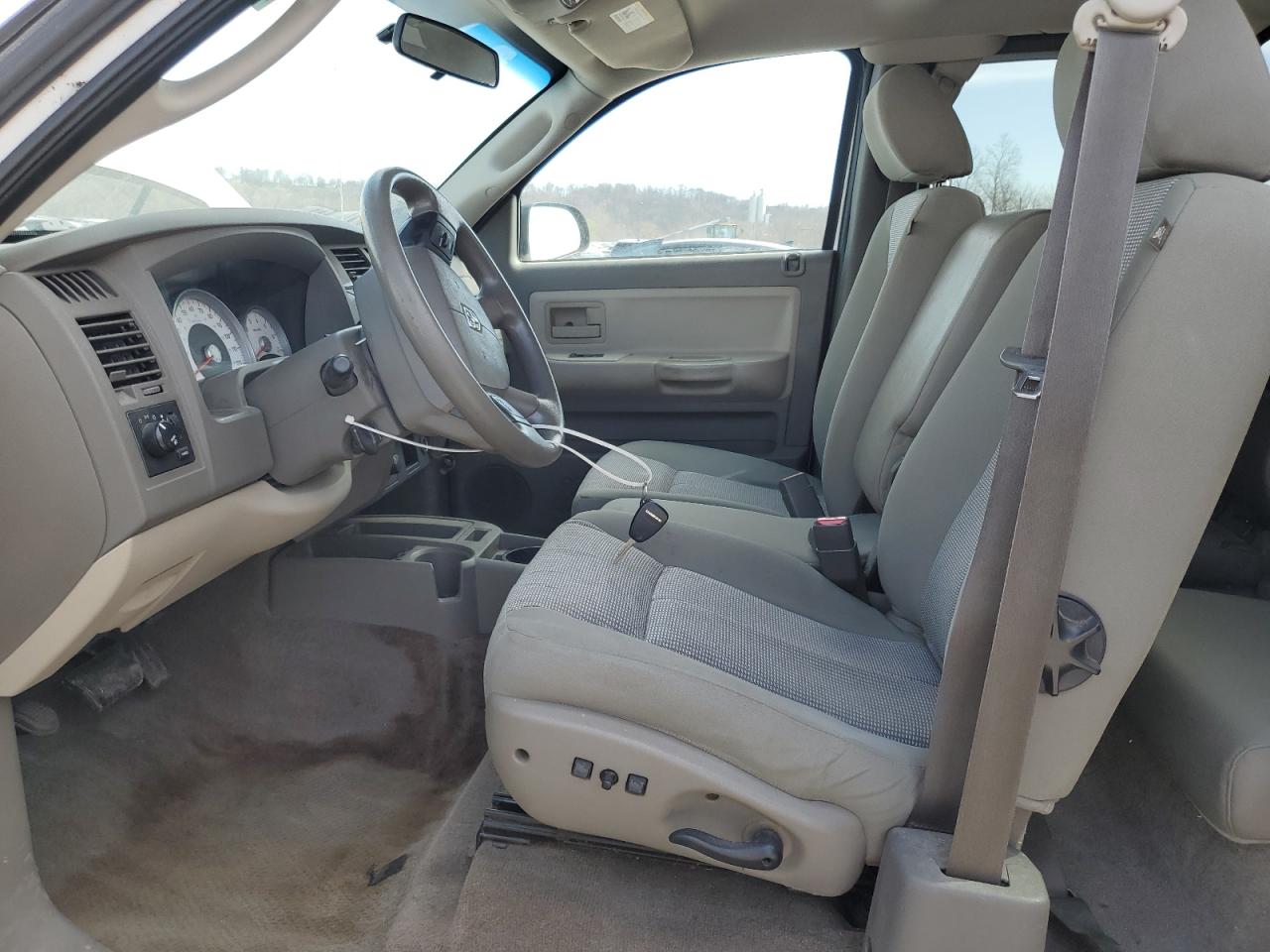 2008 Dodge Dakota VIN 1D7HW42K08S520311 Copart auction photo, front end / minor dent/scratches damage thumbnail 7