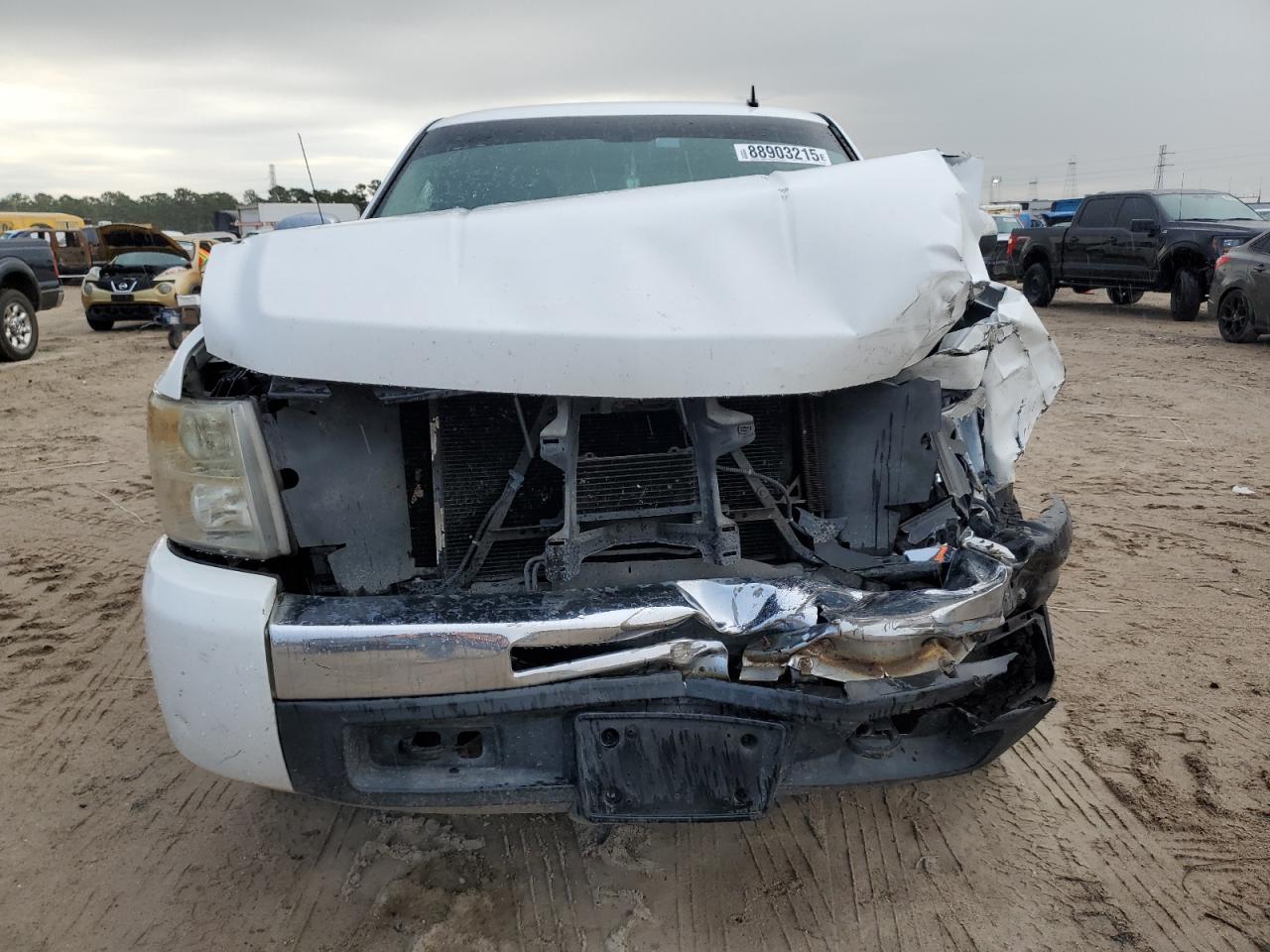 2009 Chevrolet Silverado VIN 1GCEC29099Z164674 Copart auction photo, front end / rear end damage thumbnail 5