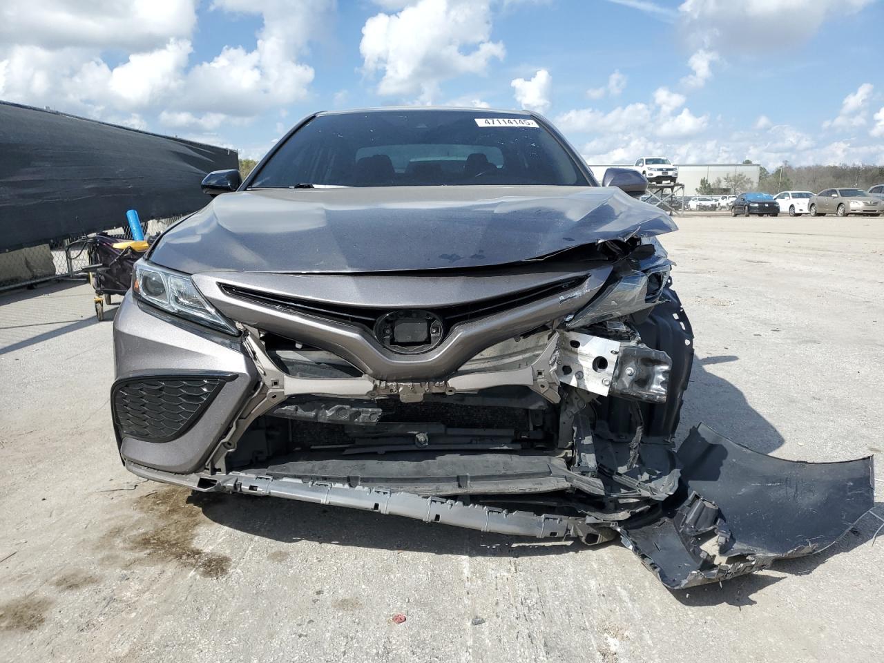 2021 Toyota Camry VIN 4T1G11AK9MU616307 Copart auction photo, front end / side damage thumbnail 5