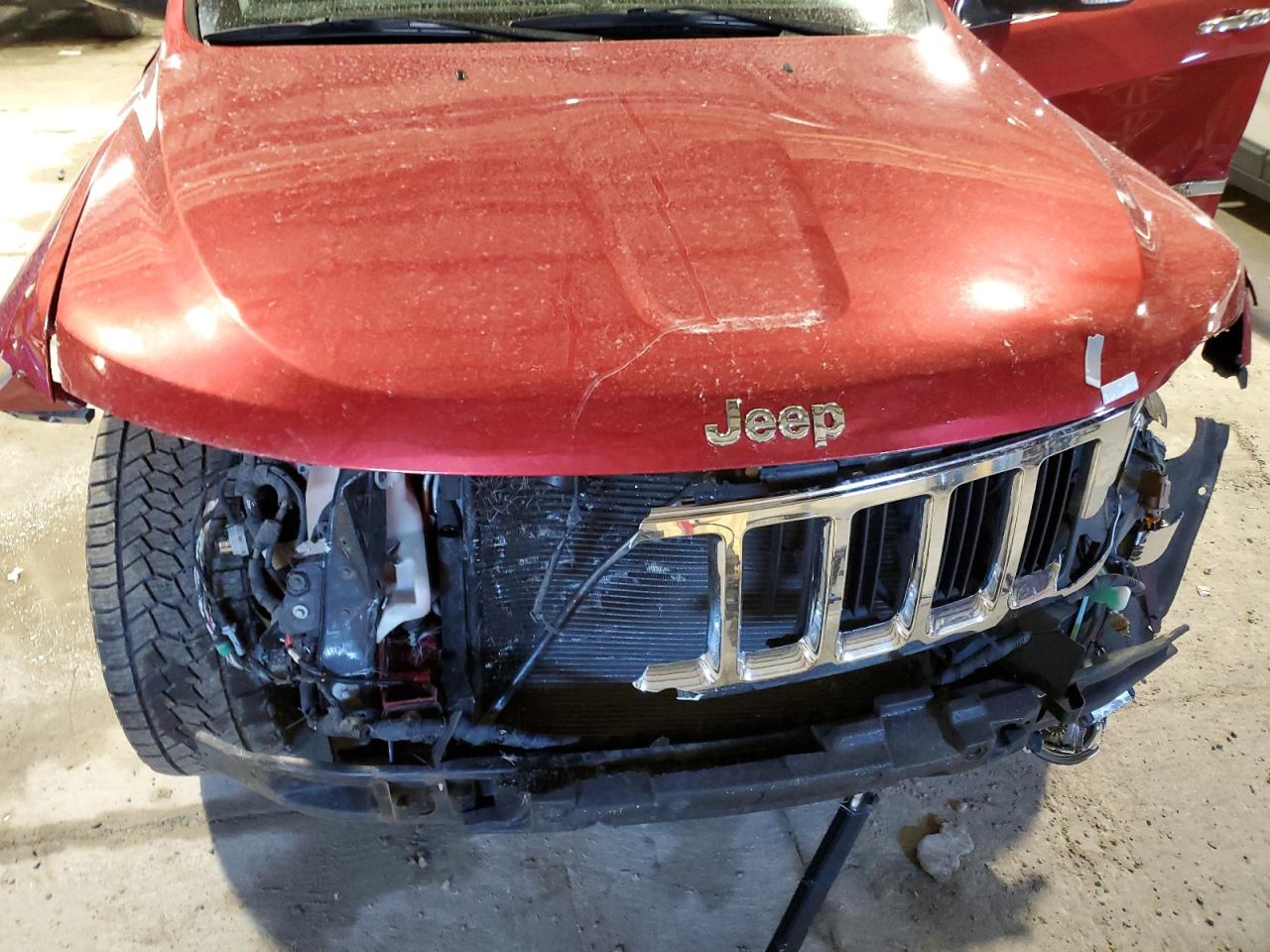 2011 Jeep Grand Cherokee VIN 1J4RR5GTXBC514198 Copart auction photo, front end / minor dent/scratches damage thumbnail 14