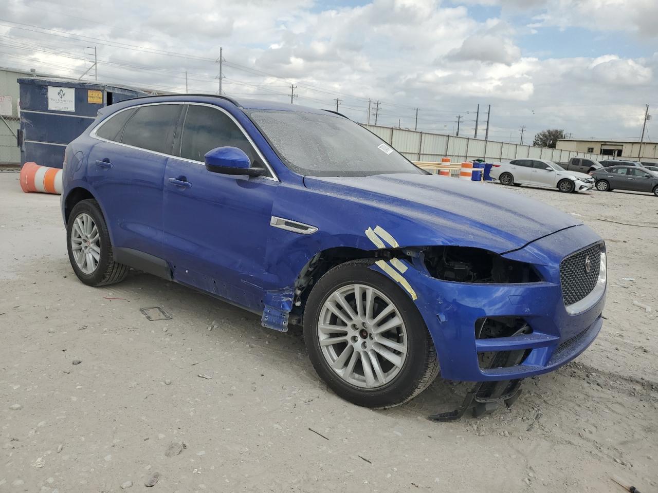 2018 Jaguar F-Pace VIN SADCK2FN6JA279329 Copart auction photo, front end / minor dent/scratches damage thumbnail 4