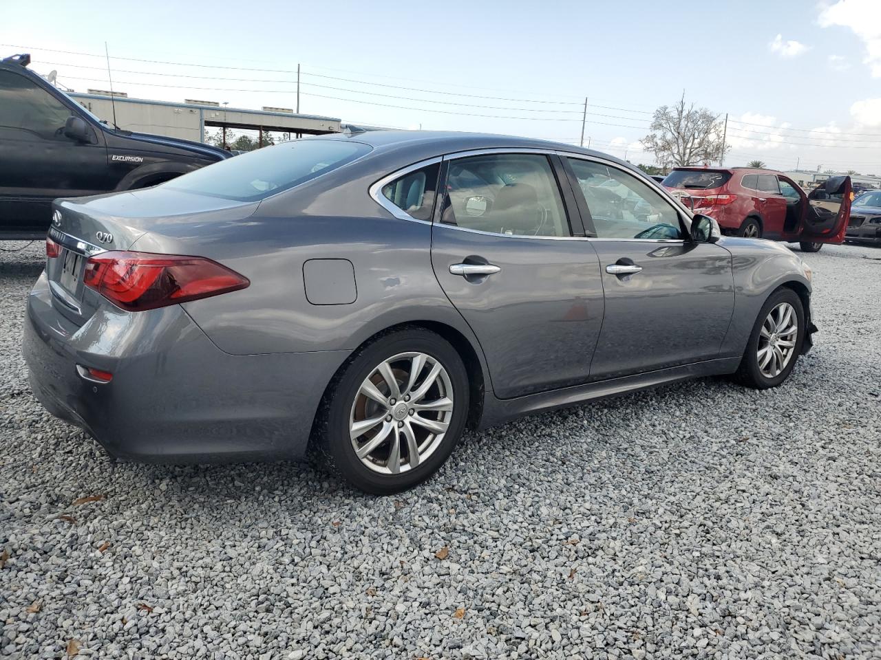 2017 Infiniti Q70 VIN JN1BY1AP1HM741140 Copart auction photo, front end damage thumbnail 3