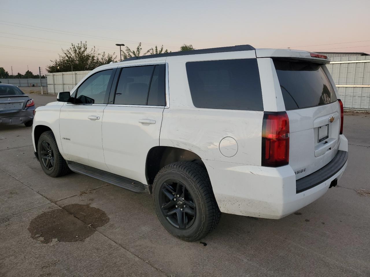2020 Chevrolet Tahoe VIN 1GNSCAKC8LR228171 Copart auction photo, hail / minor dent/scratches damage thumbnail 2