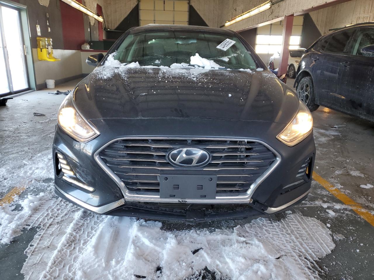 2018 Hyundai Sonata VIN 5NPE34AF8JH642946 Copart auction photo, front end / side damage thumbnail 5