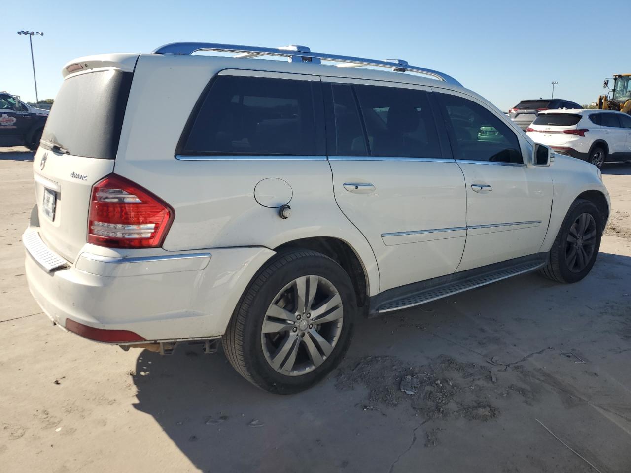 2011 Mercedes-Benz GL-klasse VIN 4JGBF7BE1BA708453 Copart auction photo, all over damage thumbnail 3