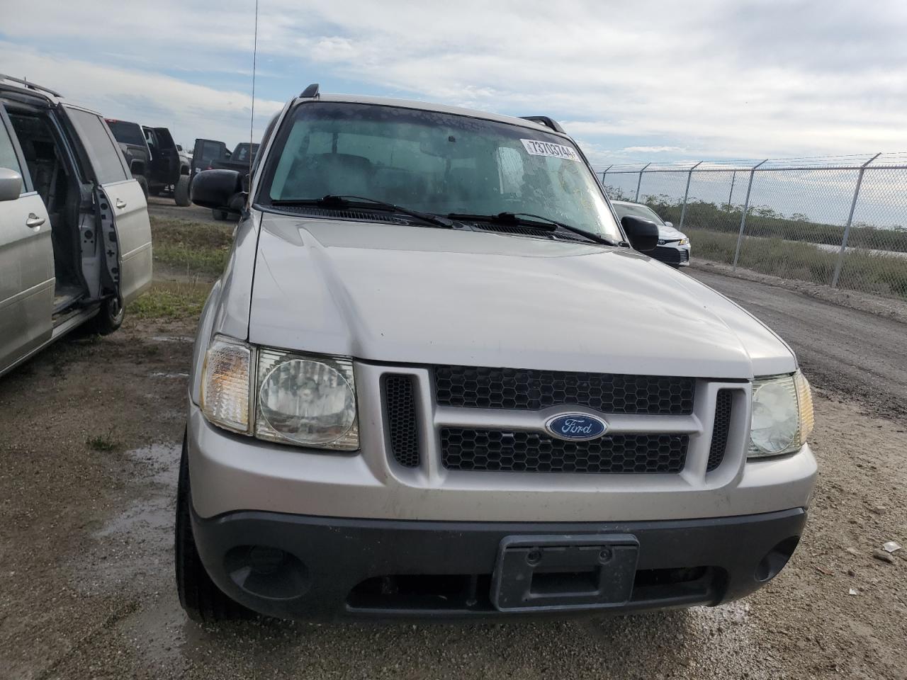 2005 Ford Explorer VIN 1FMZU67K75UA88269 Copart auction photo, water/flood / minor dent/scratches damage thumbnail 5