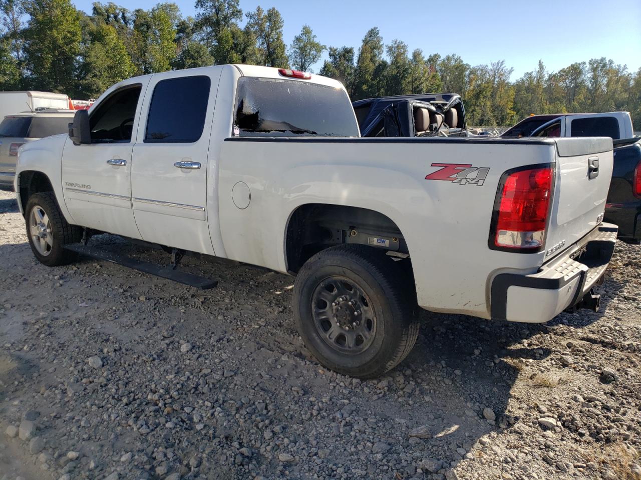 2014 GMC Sierra VIN 1GT125E85EF133819 Copart auction photo, vandalism / burn - interior damage thumbnail 2
