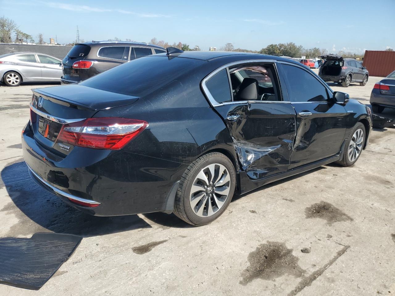 2017 Honda Accord VIN JHMCR6F73HC019581 Copart auction photo, side damage thumbnail 3