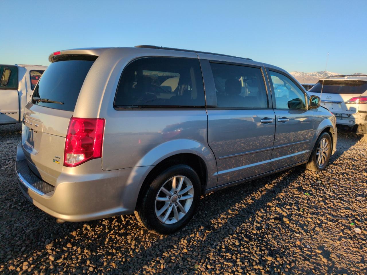 2015 Dodge Caravan VIN 2C4RDGCG3FR533102 Copart auction photo, front end damage thumbnail 3