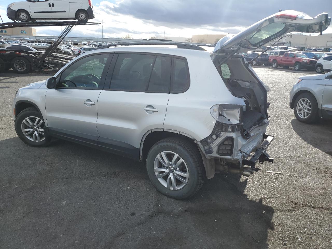2017 Volkswagen Tiguan VIN WVGAV7AX5HK025210 Copart auction photo, rear end damage thumbnail 2