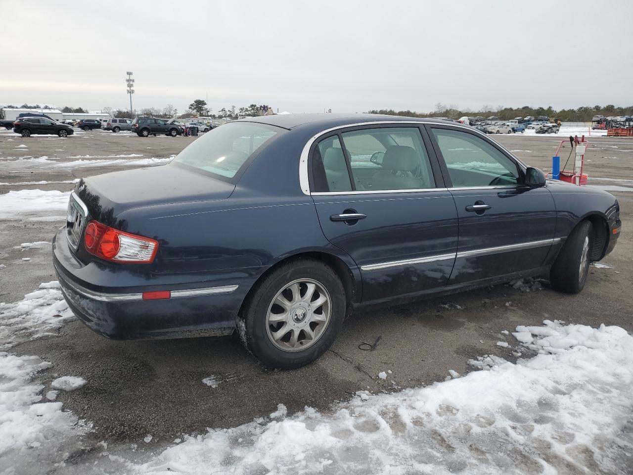 2006 KIA Amanti VIN KNALD124365085304 Copart auction photo, undercarriage / minor dent/scratches damage thumbnail 3