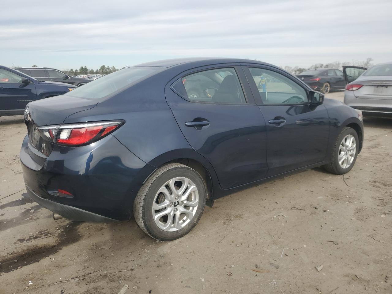 2017 Toyota Yaris VIN 3MYDLBYV5HY157627 Copart auction photo, front end / minor dent/scratches damage thumbnail 3