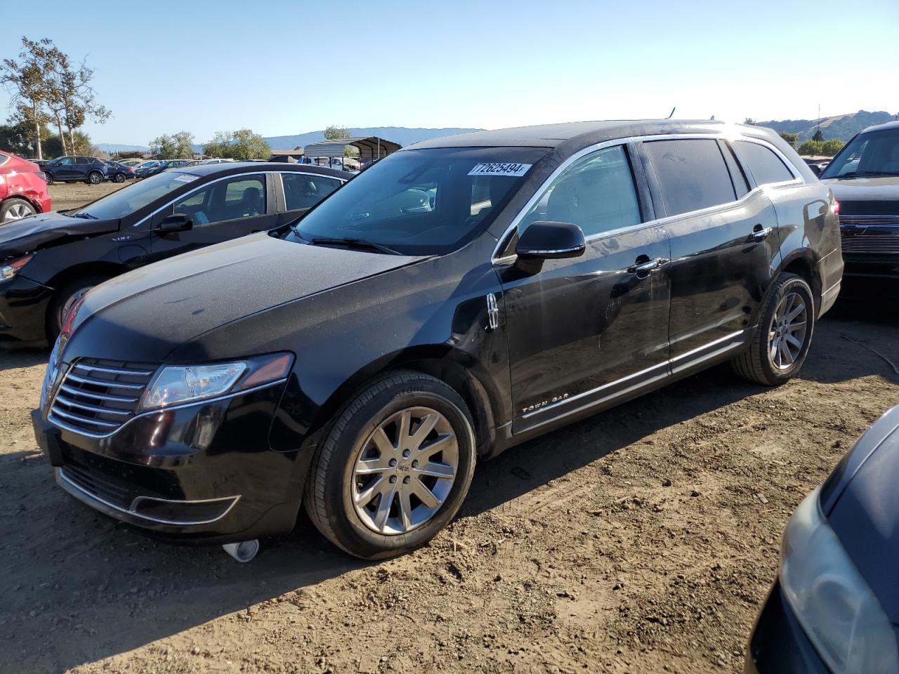 2019 Lincoln MKT VIN 2LMHJ5NK1KBL00395