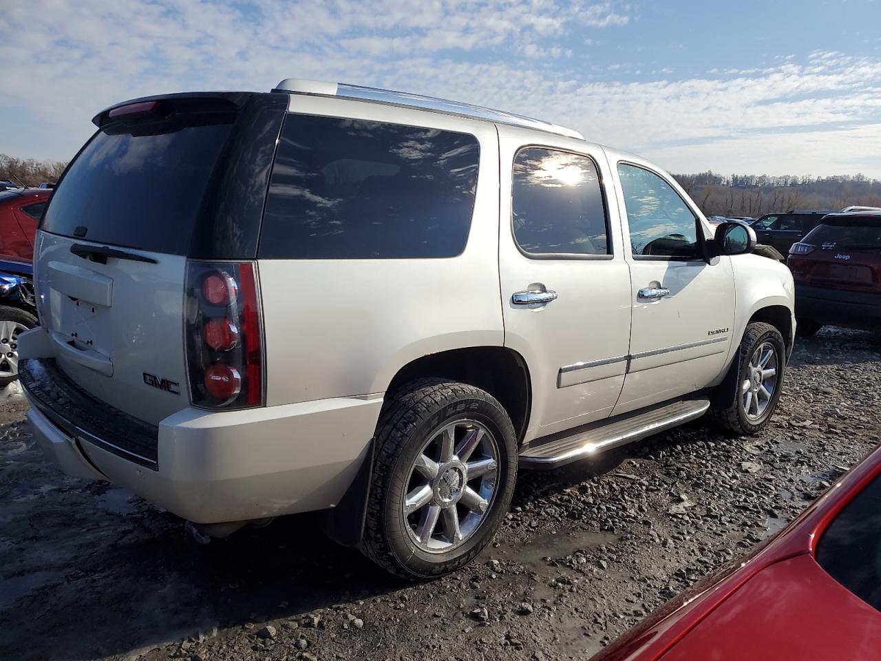 2011 GMC Yukon VIN 1GKS2EEF7BR378252 Copart auction photo, front end damage thumbnail 3