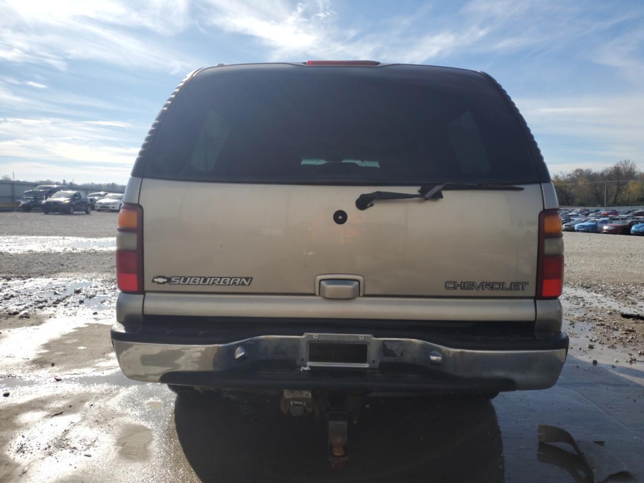 2001 Chevrolet Suburban VIN 3GNFK16T11G105761 Copart auction photo, front end damage thumbnail 6