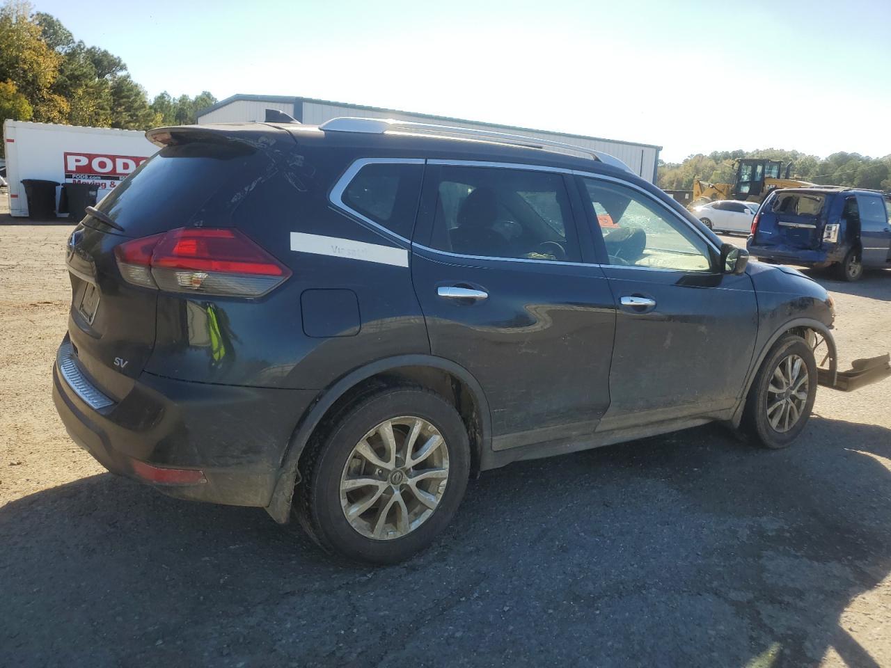 2017 Nissan Rogue VIN KNMAT2MT8HP611375 Copart auction photo, front end / minor dent/scratches damage thumbnail 3
